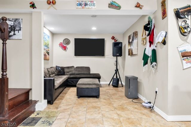 153 Mt Vernon St, Ridgefield Park Village, NJ 07660