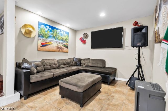 153 Mt Vernon St, Ridgefield Park Village, NJ 07660