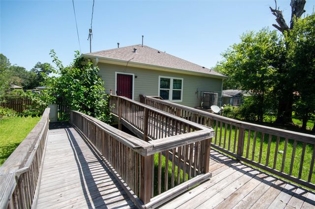 6010 Lyndhurst Drive, Houston, TX 77033