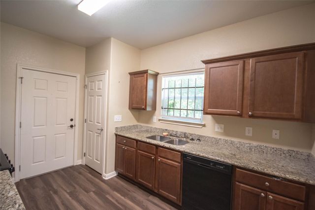 6010 Lyndhurst Drive, Houston, TX 77033