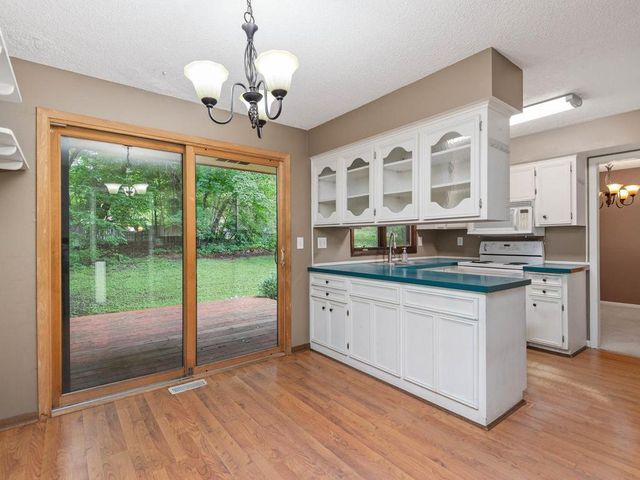 17015 13th Avenue N, Plymouth, MN 55447