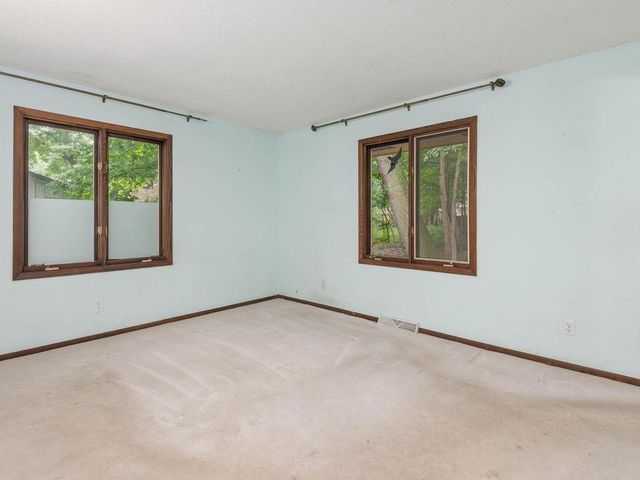 17015 13th Avenue N, Plymouth, MN 55447