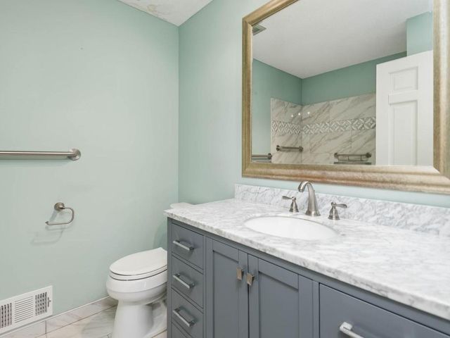 17015 13th Avenue N, Plymouth, MN 55447