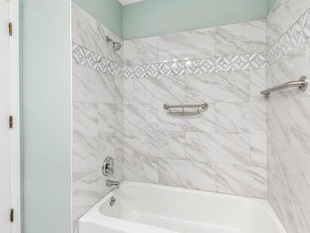 17015 13th Avenue N, Plymouth, MN 55447