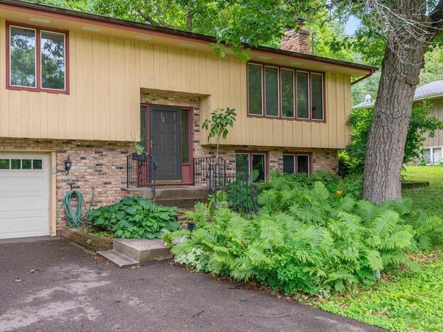 17015 13th Avenue N, Plymouth, MN 55447