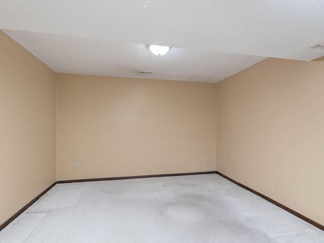 17015 13th Avenue N, Plymouth, MN 55447