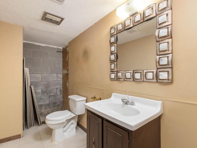 17015 13th Avenue N, Plymouth, MN 55447