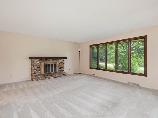17015 13th Avenue N, Plymouth, MN 55447