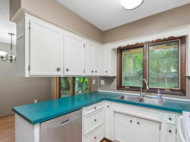 17015 13th Avenue N, Plymouth, MN 55447