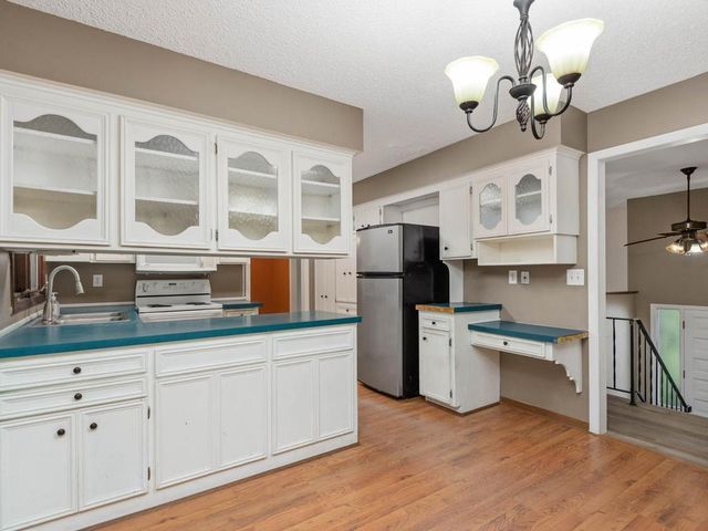 17015 13th Avenue N, Plymouth, MN 55447
