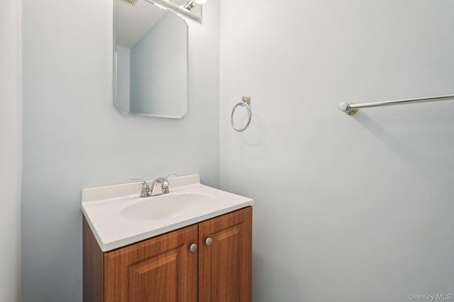 23 Oriole Road, New City, NY 10956