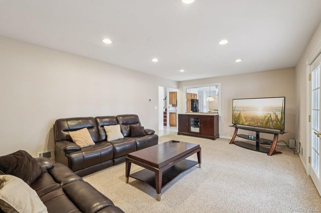 23 Oriole Road, New City, NY 10956