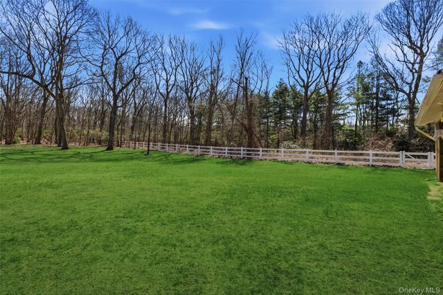 14 Blueberry Ridge Road, Setauket, NY 11733