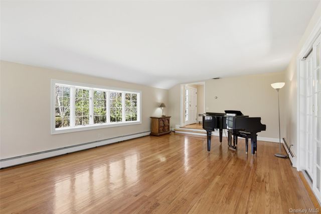 14 Blueberry Ridge Road, Setauket, NY 11733