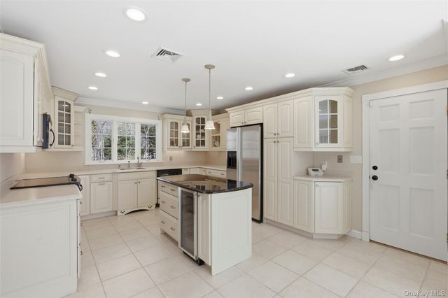 14 Blueberry Ridge Road, Setauket, NY 11733