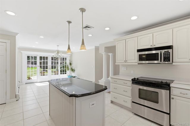 14 Blueberry Ridge Road, Setauket, NY 11733