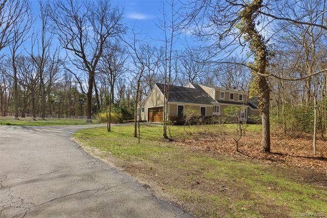 14 Blueberry Ridge Road, Setauket, NY 11733