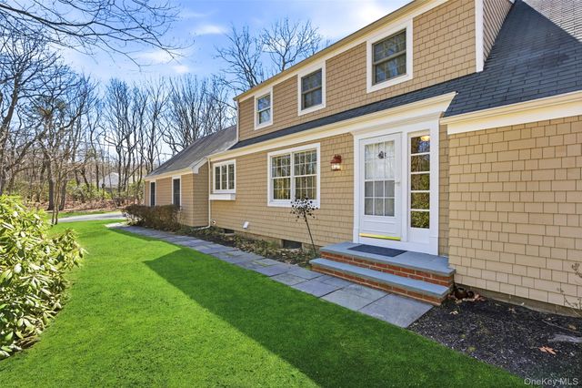 14 Blueberry Ridge Road, Setauket, NY 11733
