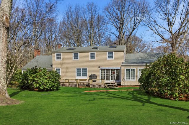 14 Blueberry Ridge Road, Setauket, NY 11733