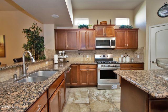 5703 Edinburgh Drive, Santa Teresa, NM 88008