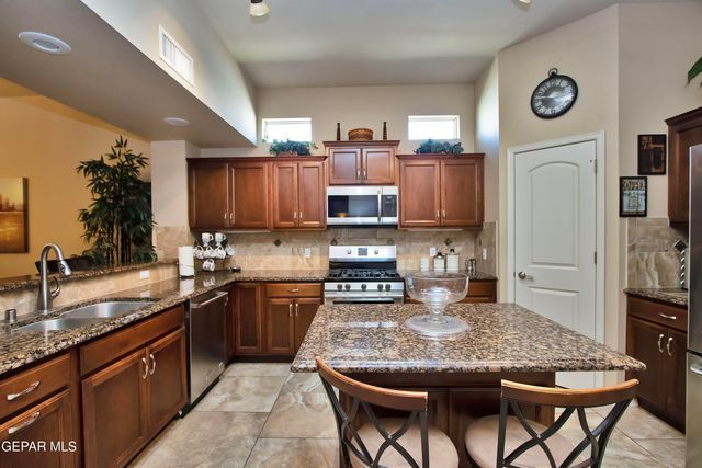 5703 Edinburgh Drive, Santa Teresa, NM 88008