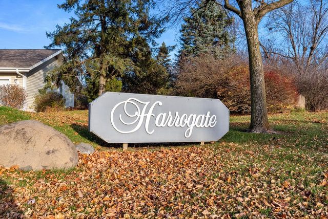 130 Harrogate DRIVE, Waukesha, WI 53188