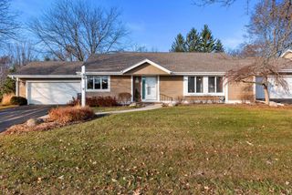 130 Harrogate DRIVE, Waukesha, WI 53188