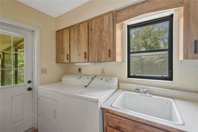 213 WHISPERING OAKS COURT, Sarasota, FL 34232