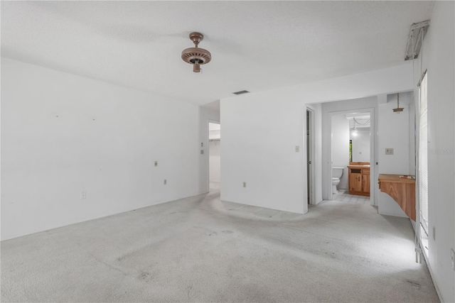 213 WHISPERING OAKS COURT, Sarasota, FL 34232