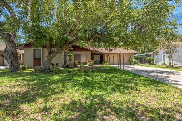 213 WHISPERING OAKS COURT, Sarasota, FL 34232