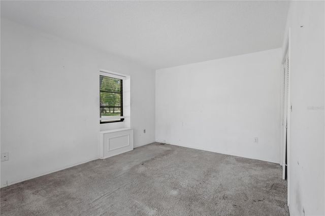 213 WHISPERING OAKS COURT, Sarasota, FL 34232