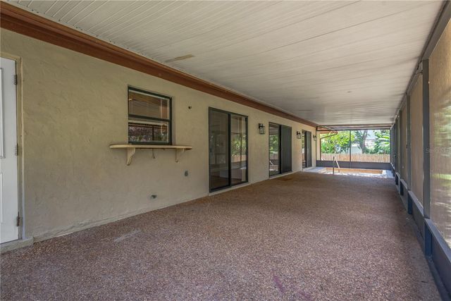 213 WHISPERING OAKS COURT, Sarasota, FL 34232