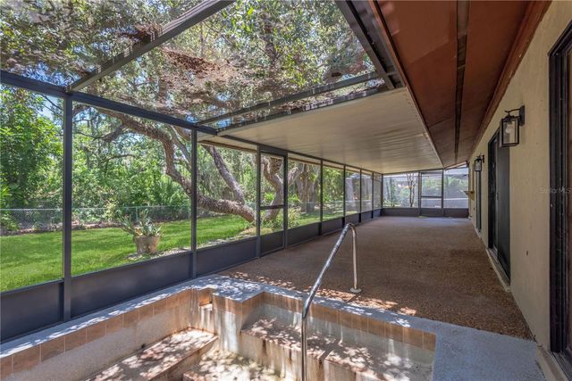 213 WHISPERING OAKS COURT, Sarasota, FL 34232