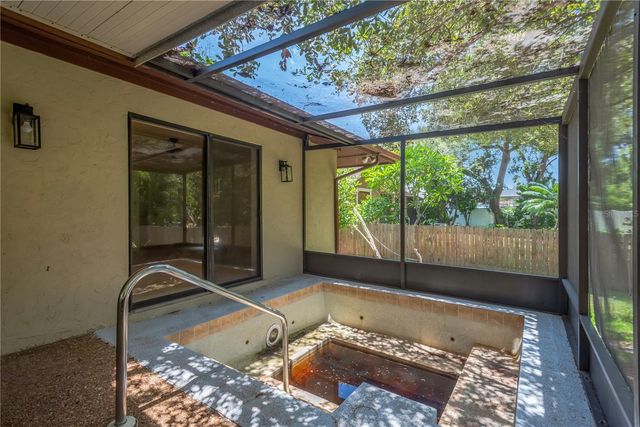 213 WHISPERING OAKS COURT, Sarasota, FL 34232