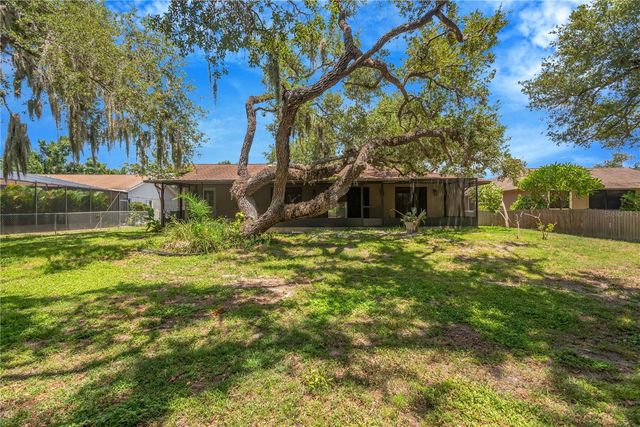 213 WHISPERING OAKS COURT, Sarasota, FL 34232