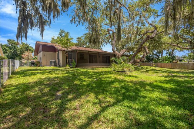 213 WHISPERING OAKS COURT, Sarasota, FL 34232