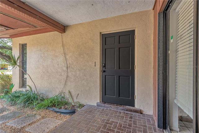 213 WHISPERING OAKS COURT, Sarasota, FL 34232