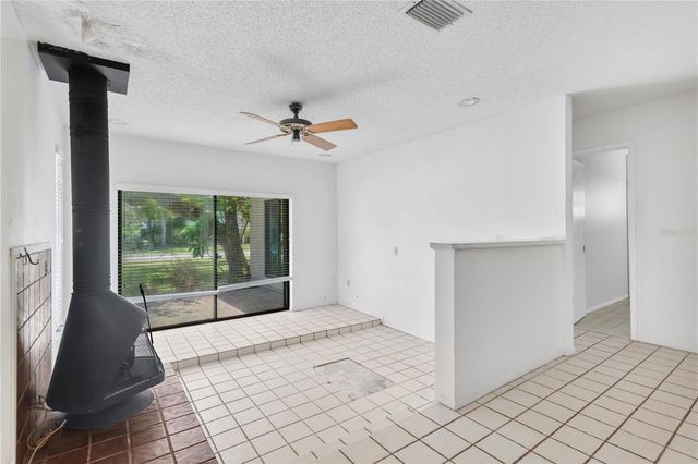 213 WHISPERING OAKS COURT, Sarasota, FL 34232