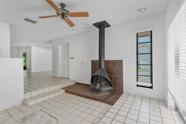 213 WHISPERING OAKS COURT, Sarasota, FL 34232