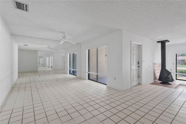 213 WHISPERING OAKS COURT, Sarasota, FL 34232