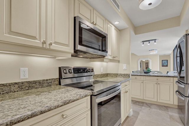 3000 N Ocean Drive 7h, Singer Island, FL 33404