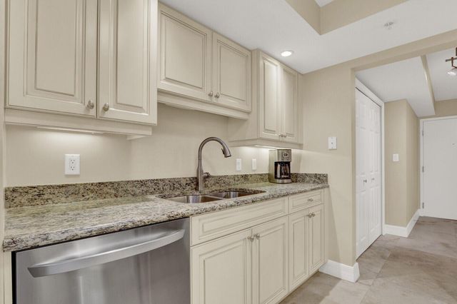 3000 N Ocean Drive 7h, Singer Island, FL 33404