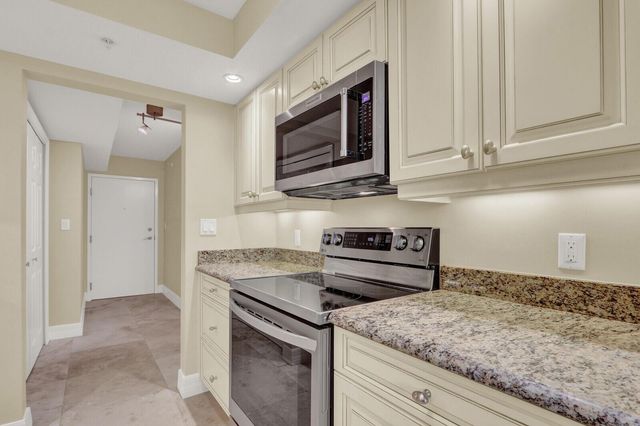 3000 N Ocean Drive 7h, Singer Island, FL 33404