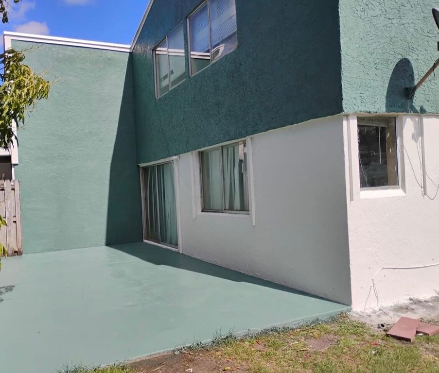 5031 NW 6th Street, Delray Beach, FL 33445