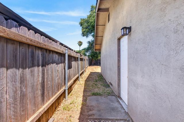 8783 El Toreador Way, Elk Grove, CA 95624