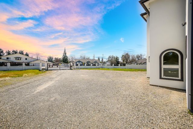 9013 Deleon Ct, Elk Grove, CA 95624