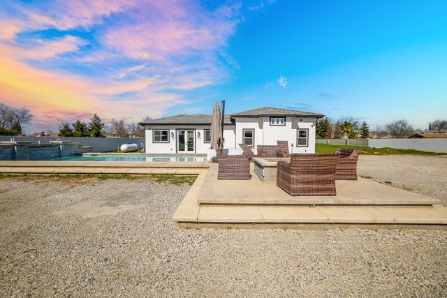 9013 Deleon Ct, Elk Grove, CA 95624