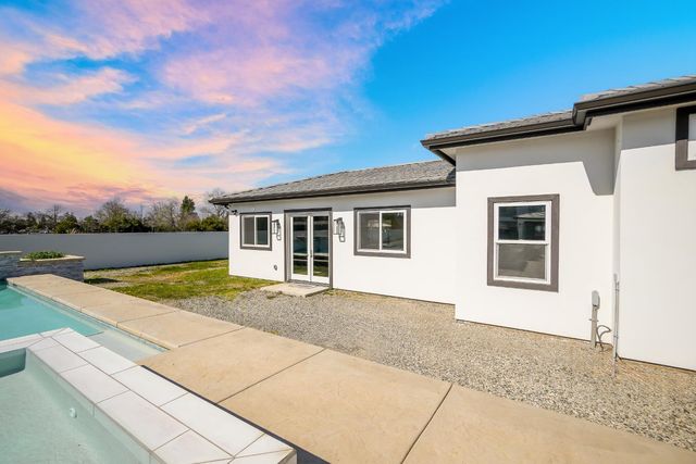 9013 Deleon Ct, Elk Grove, CA 95624