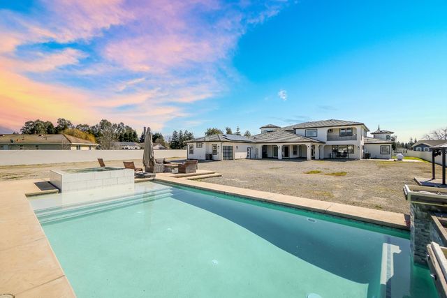 9013 Deleon Ct, Elk Grove, CA 95624