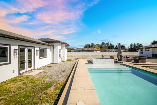 9013 Deleon Ct, Elk Grove, CA 95624